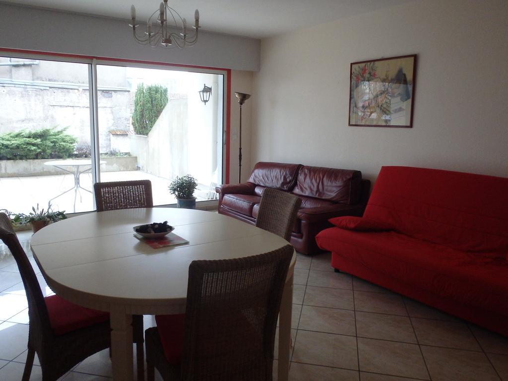 Le Moulin Des Pres Avec Terrasse Apartment Везул Стая снимка