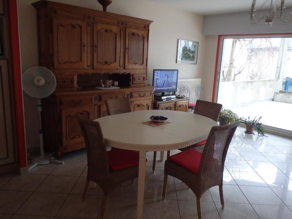 Le Moulin Des Pres Avec Terrasse Apartment Везул Стая снимка
